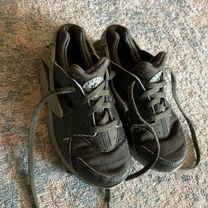 Nike Hurache army green top excellent condition, laces in good condition